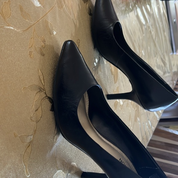 black Pumps - Picture 2 of 5